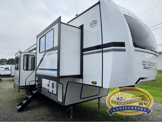 2025 Forest River Cherokee Arctic Wolf Suite 3950 SUITE - Photo 2