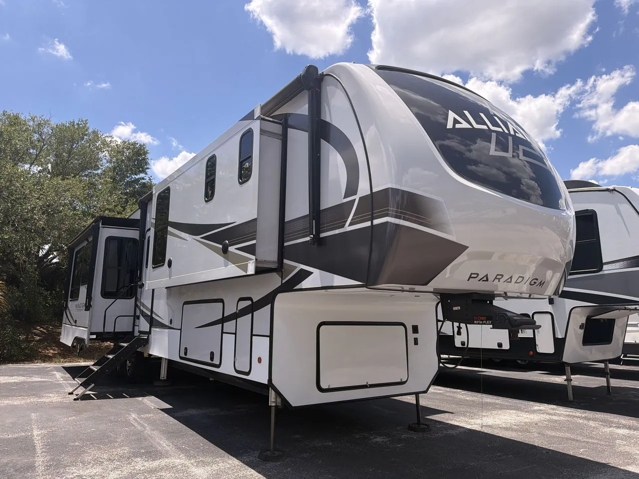 2023 Alliance RV Paradigm 382RK - Photo 2