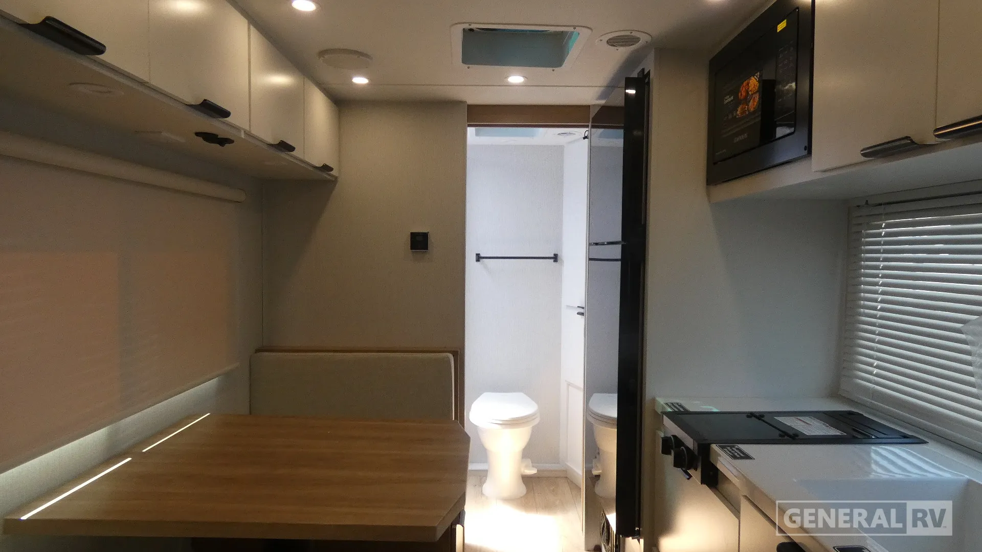 2027 Winnebago Micro Minnie 2000TRB - Photo 3