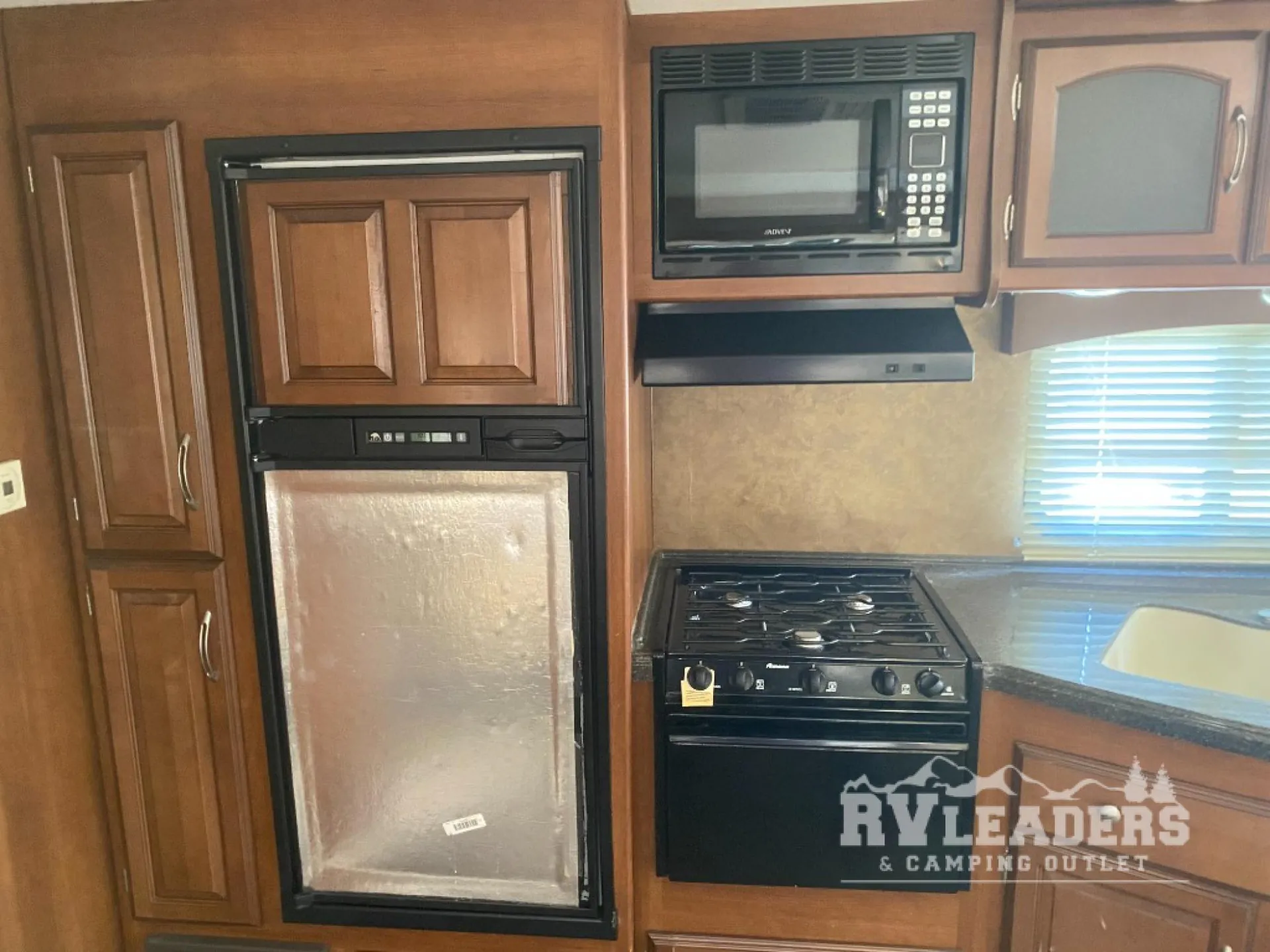 2012 Coachmen Freedom Express 297RLDS - Photo 3