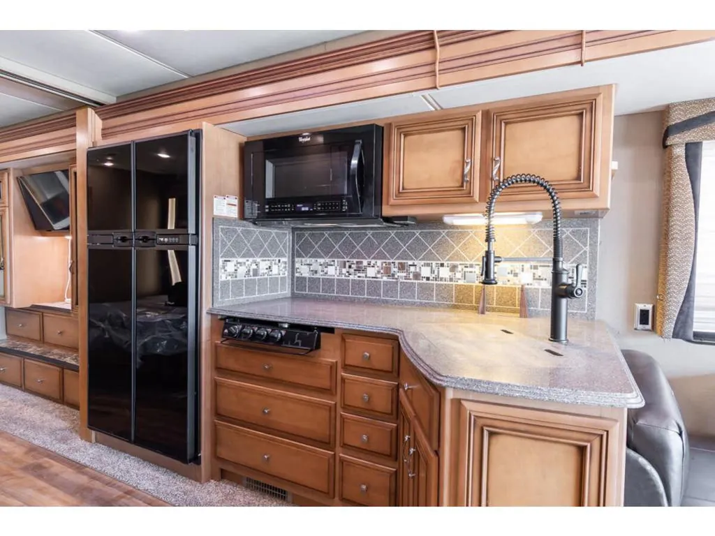 2015 Newmar Canyon Star 3921, Photos photo 8
