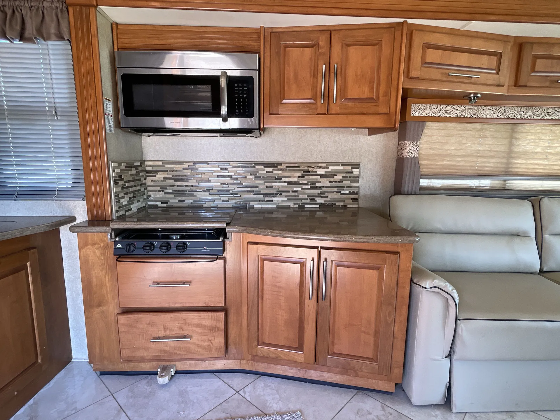 2014 Coachmen Encounter 36KS dealer photo 9 from Camping World