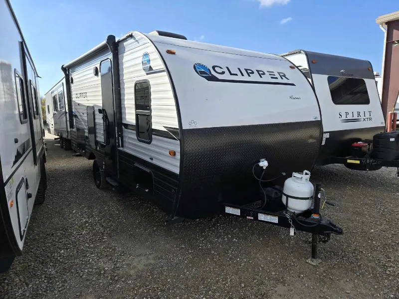 2022 Coachmen Clipper 182DBU - Photo 2