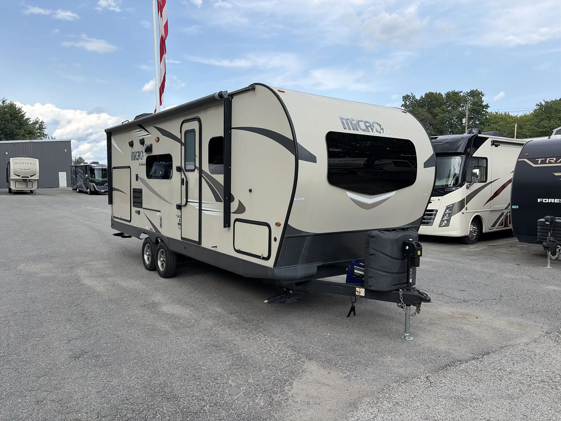 2019 Forest River Flagstaff Micro Lite 25BDS - Photo 2