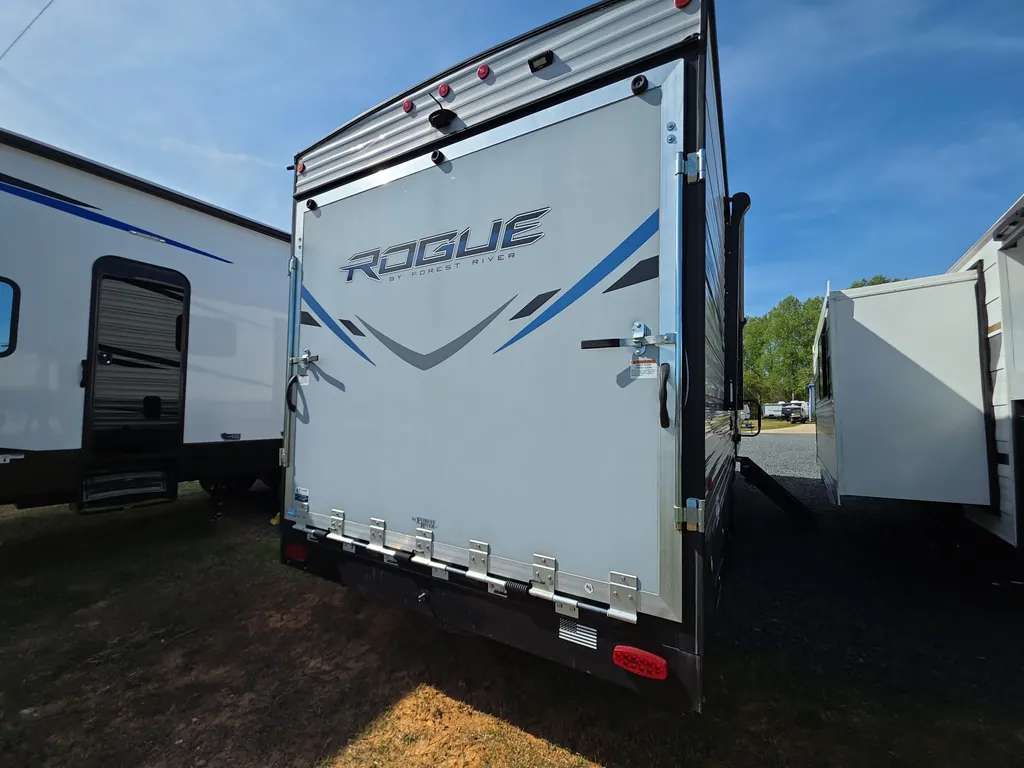 2022 Forest River Vengeance Rogue 26V, Photos photo 16
