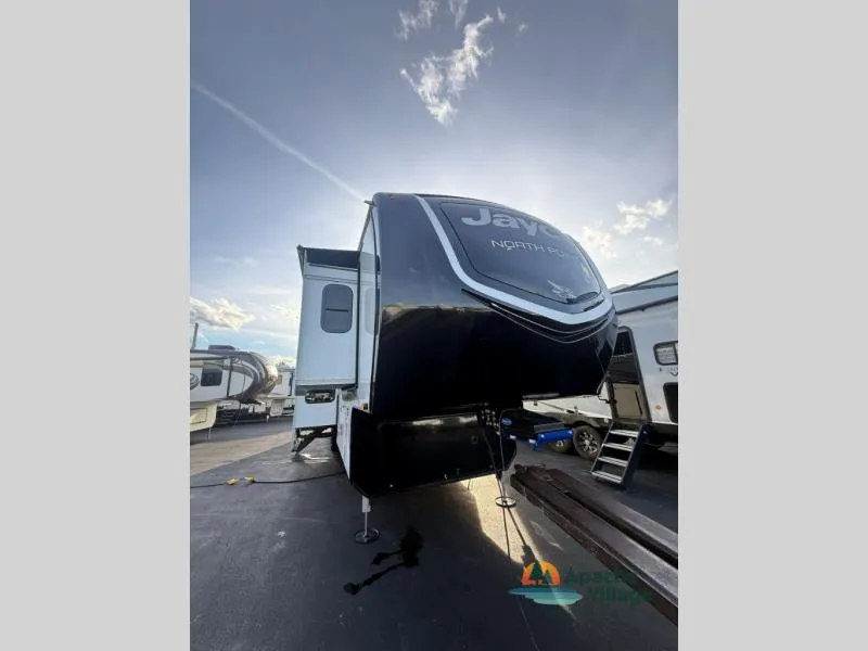 2026 Jayco North Point 382FLRB - Photo 3