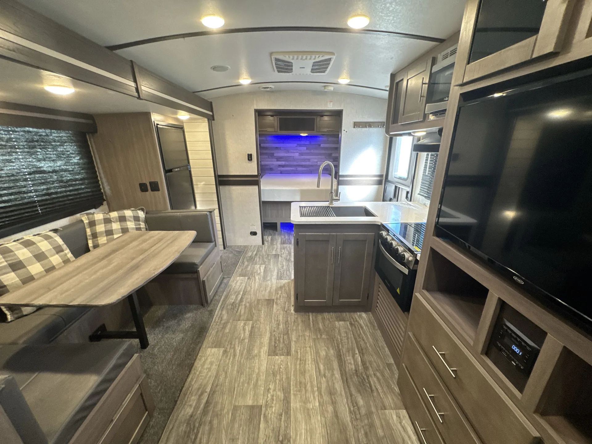 2022 CrossRoads Sunset Trail Super Lite 242BH — living area main