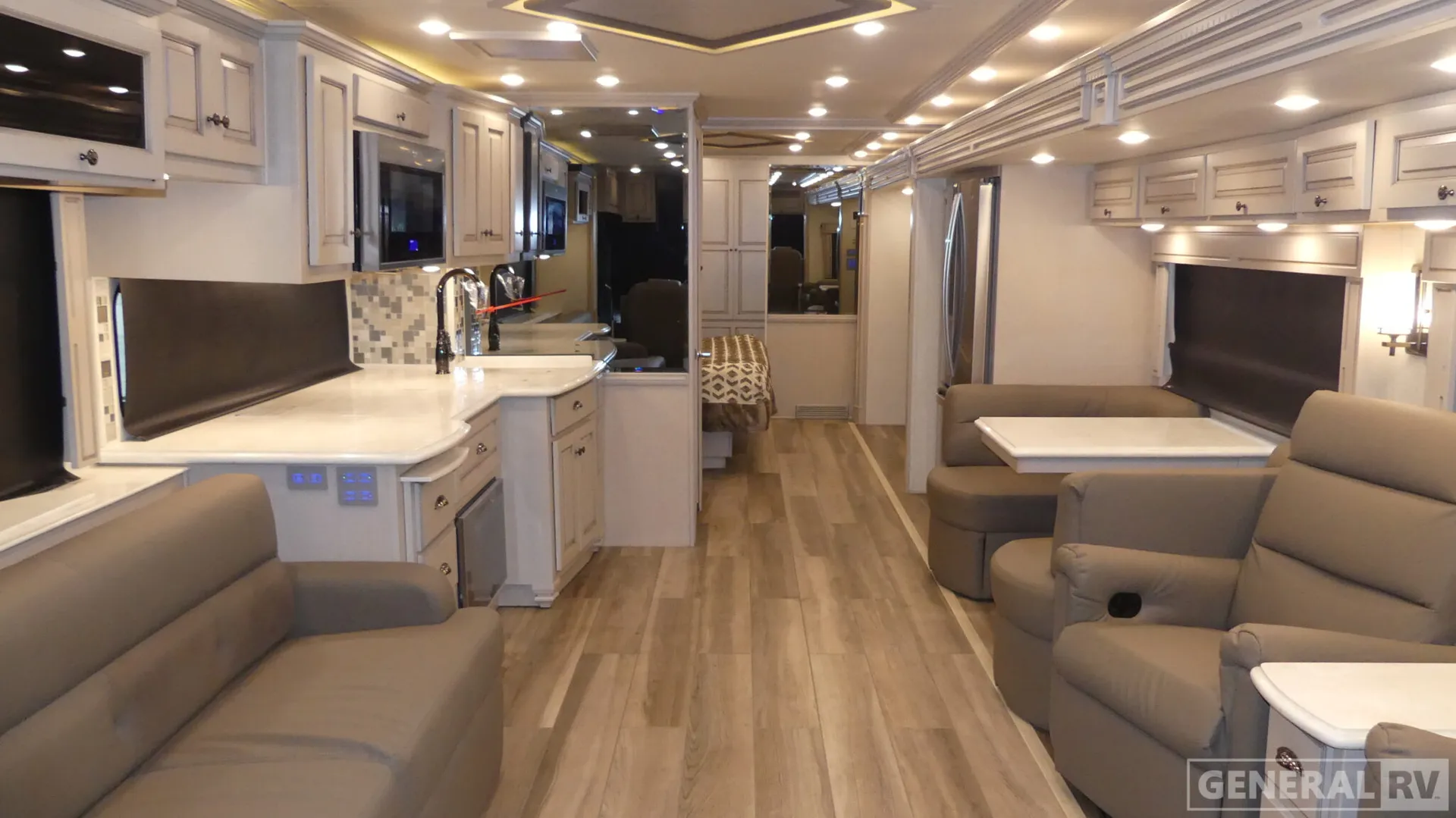 2022 Newmar Dutch Star 4369 - Photo 3