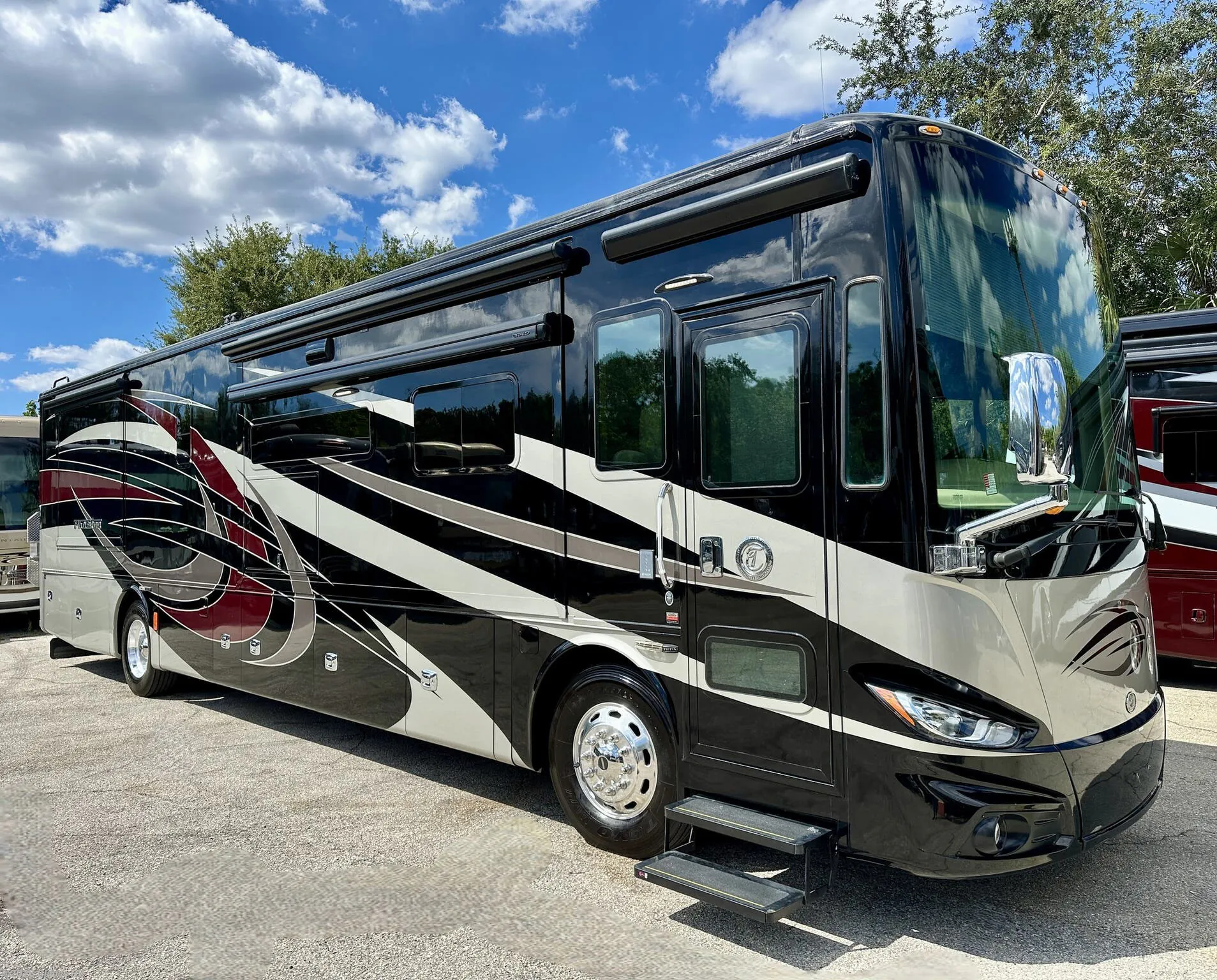 2019 Tiffin Phaeton 40 QKH - Photo 2