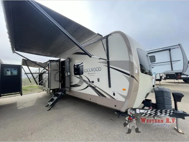 2018 Forest River Rockwood Signature Ultra Lite 8328BS - Photo 3