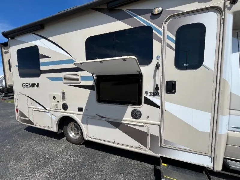 2017 Thor Motor Coach Gemini 24TX - Photo 3