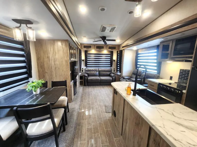 2020 Forest River Cherokee Arctic Wolf 3660 SUITE - Photo 4