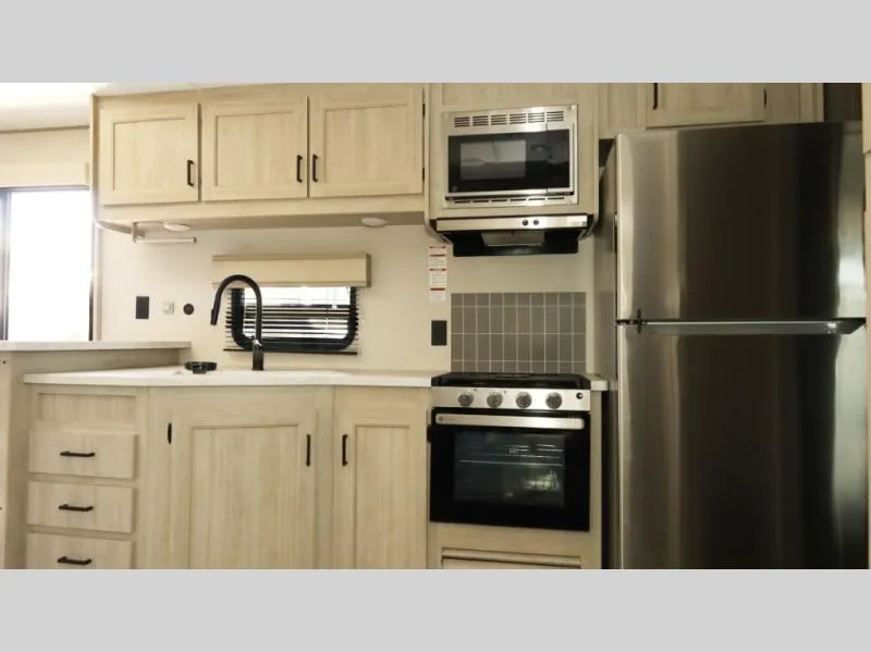 2025 Coachmen Catalina Destination Series 40BHTS - Photo 3