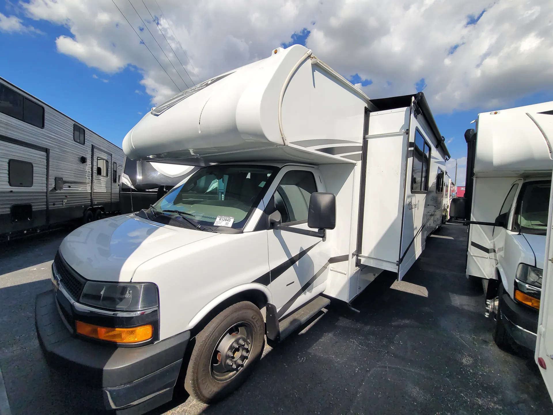 2025 Coachmen Leprechaun 230FS - Photo 3