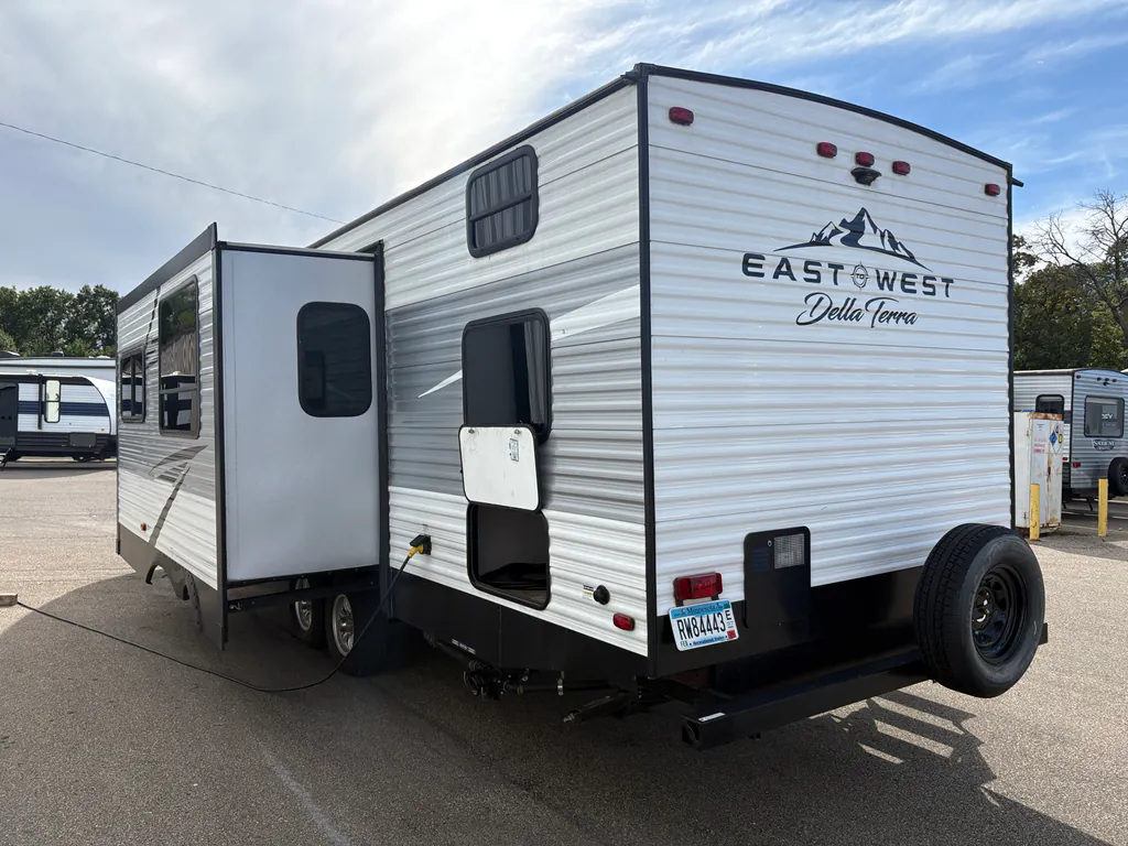 2021 East to West Della Terra 271BH, Photos photo 4