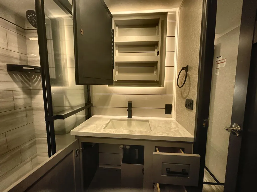 2025 Jayco Seismic Luxury Series 4113, Photos photo 38