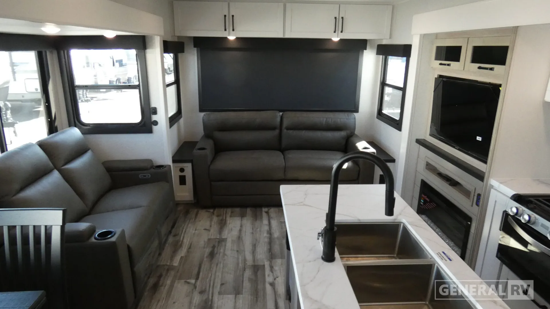 2026 Highland Ridge RV Roamer Light Duty 29RLTS - Photo 3