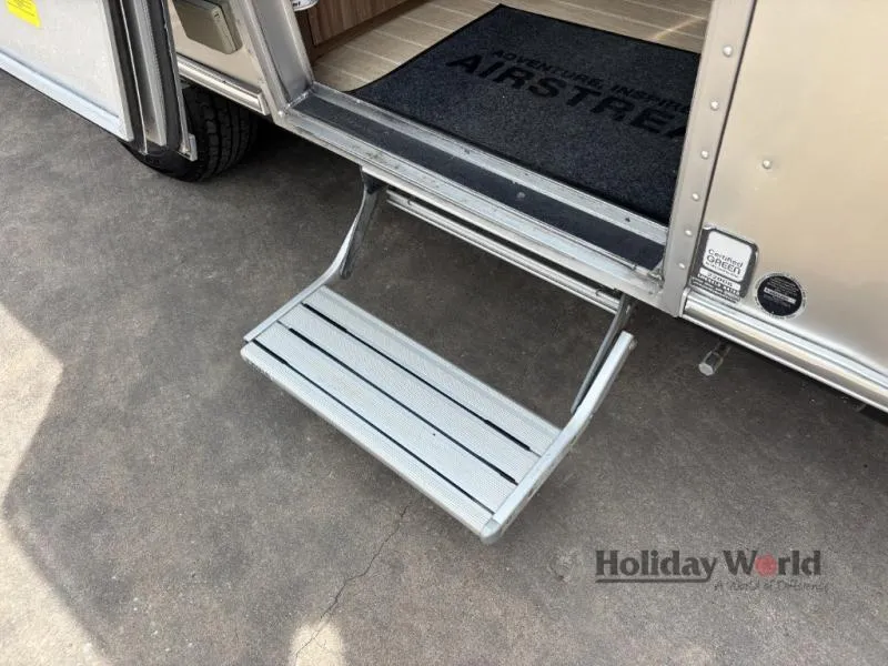 2018 Airstream Tommy Bahama 19CB - Photo 4