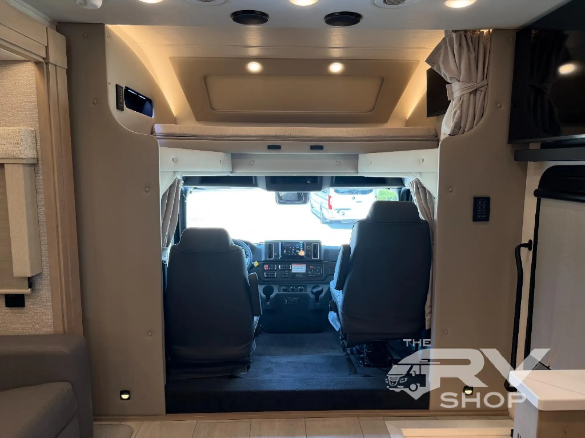 2027 Renegade RV Verona 40VTB - Photo 3