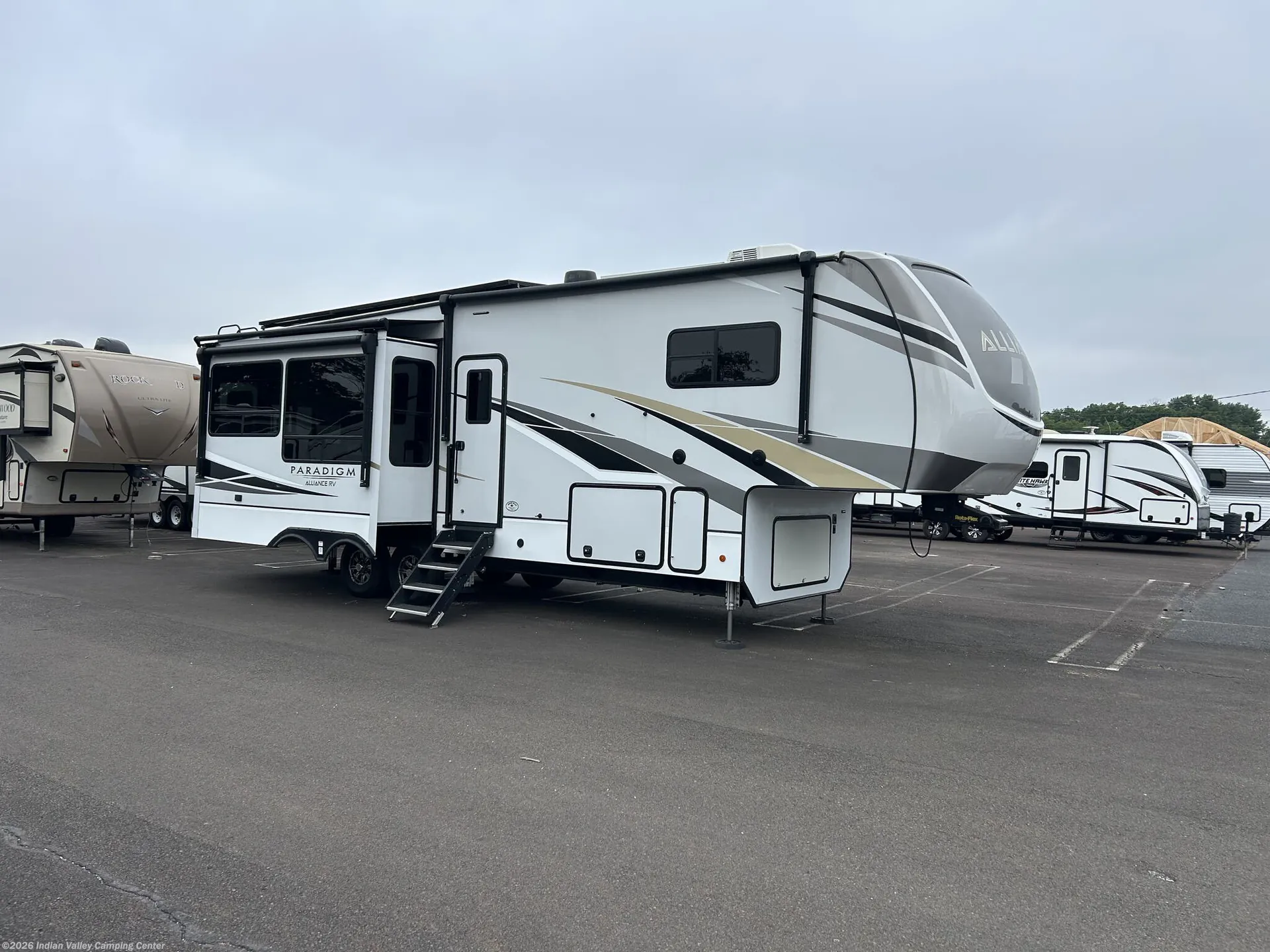 2021 Alliance RV Paradigm 310RL - Photo 2