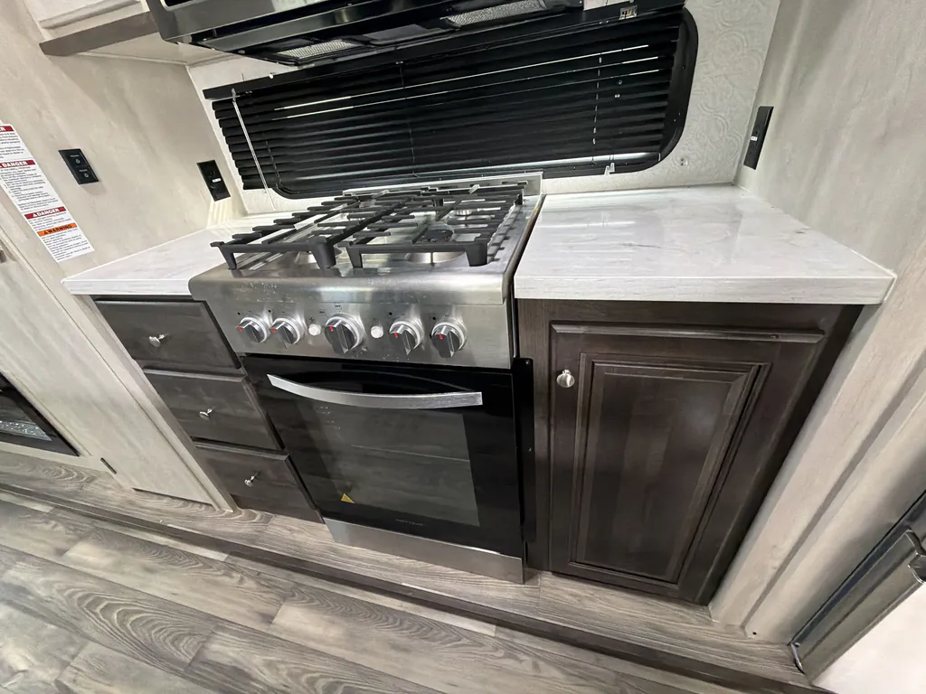 2022 Forest River Cardinal Luxury 380RLX, Photos photo 9