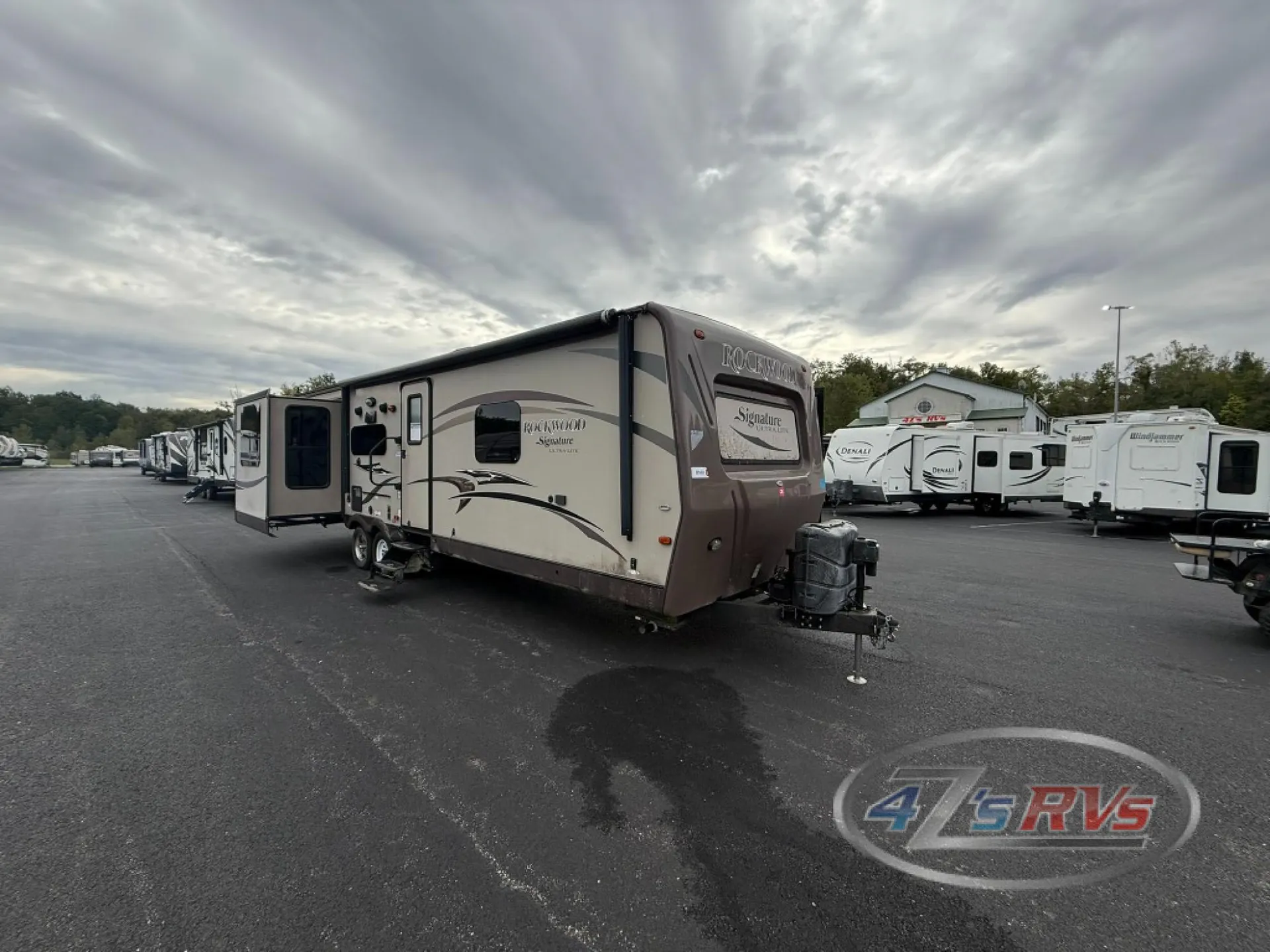 2014 Forest River Rockwood Signature Ultra Lite 8325SS - Photo 2