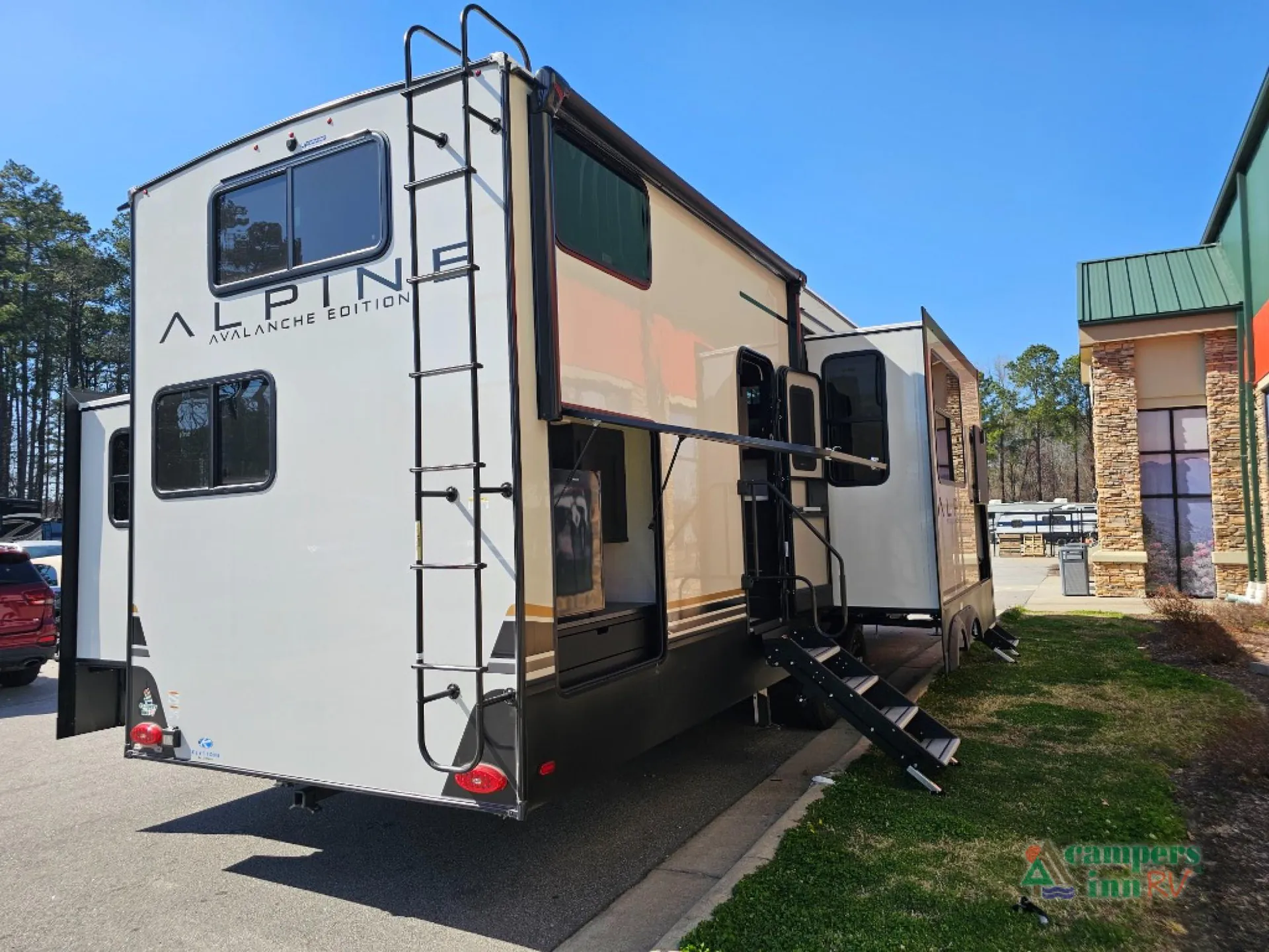 2025 Keystone Avalanche 380LT - Photo 3