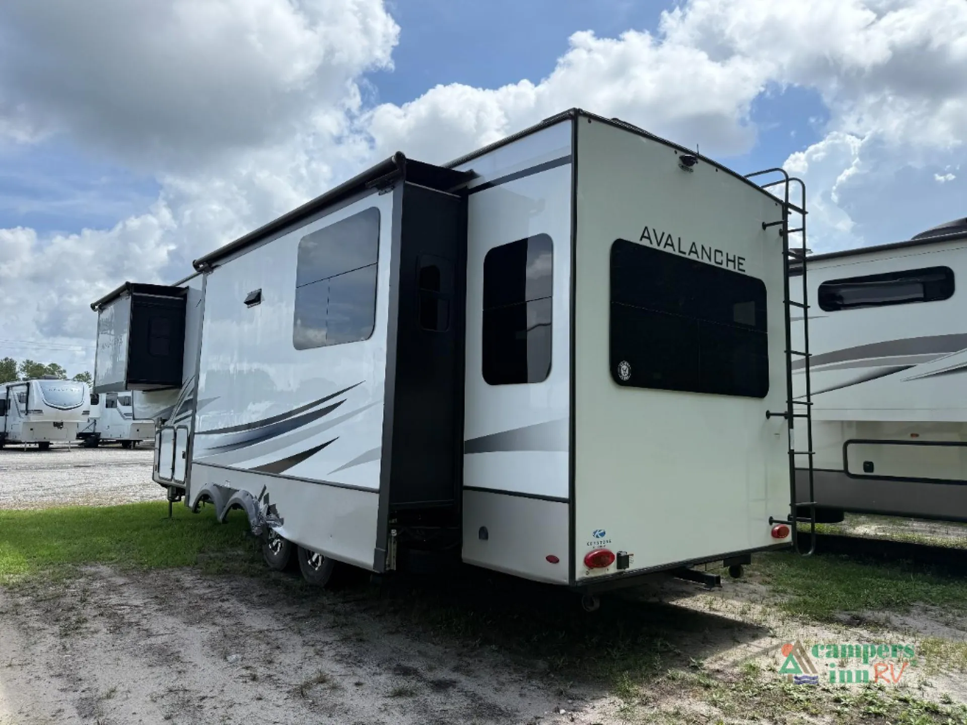 2023 Keystone Avalanche 302RS - Photo 4