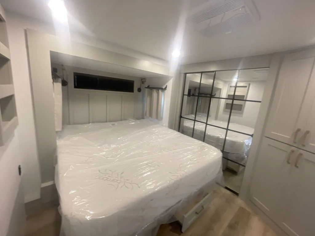 2026 Brinkley Model G 3950, Photos photo 14