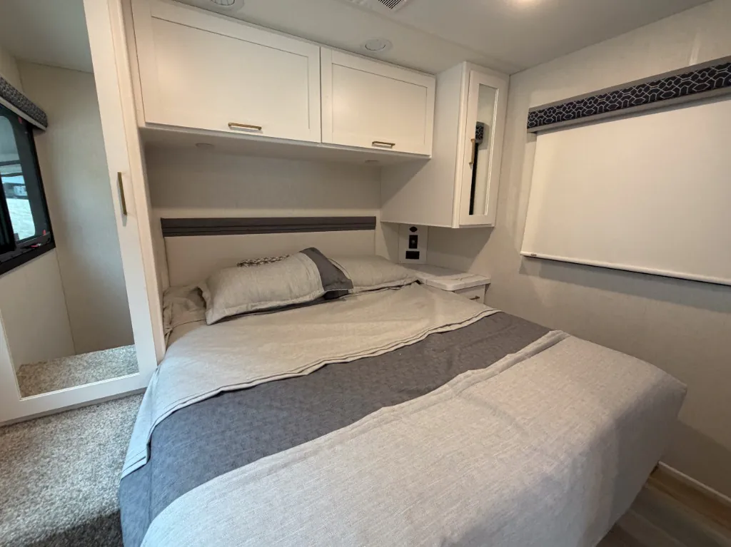 2027 Thor Motor Coach Quantum HS31, Photos photo 9