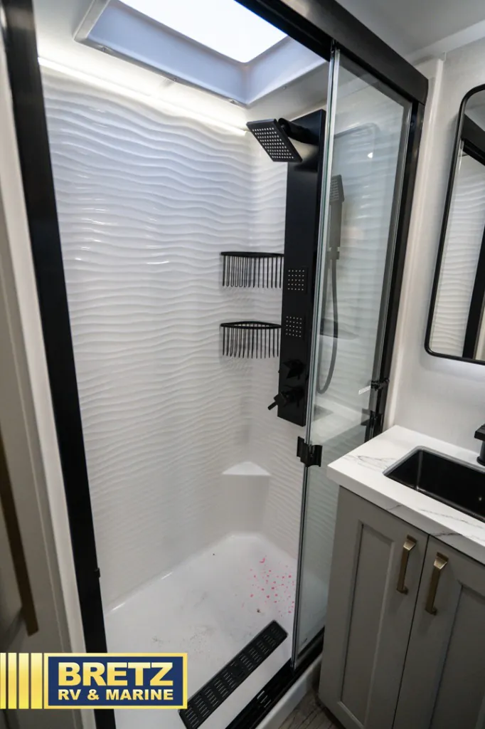 2026 Brinkley Model G 3950, Bathroom photo 7