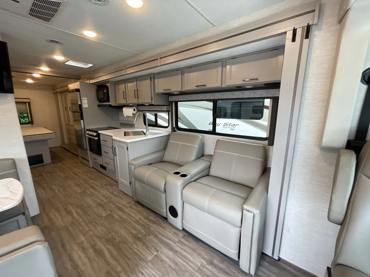 2024 Thor Motor Coach Resonate 29D - Photo 4