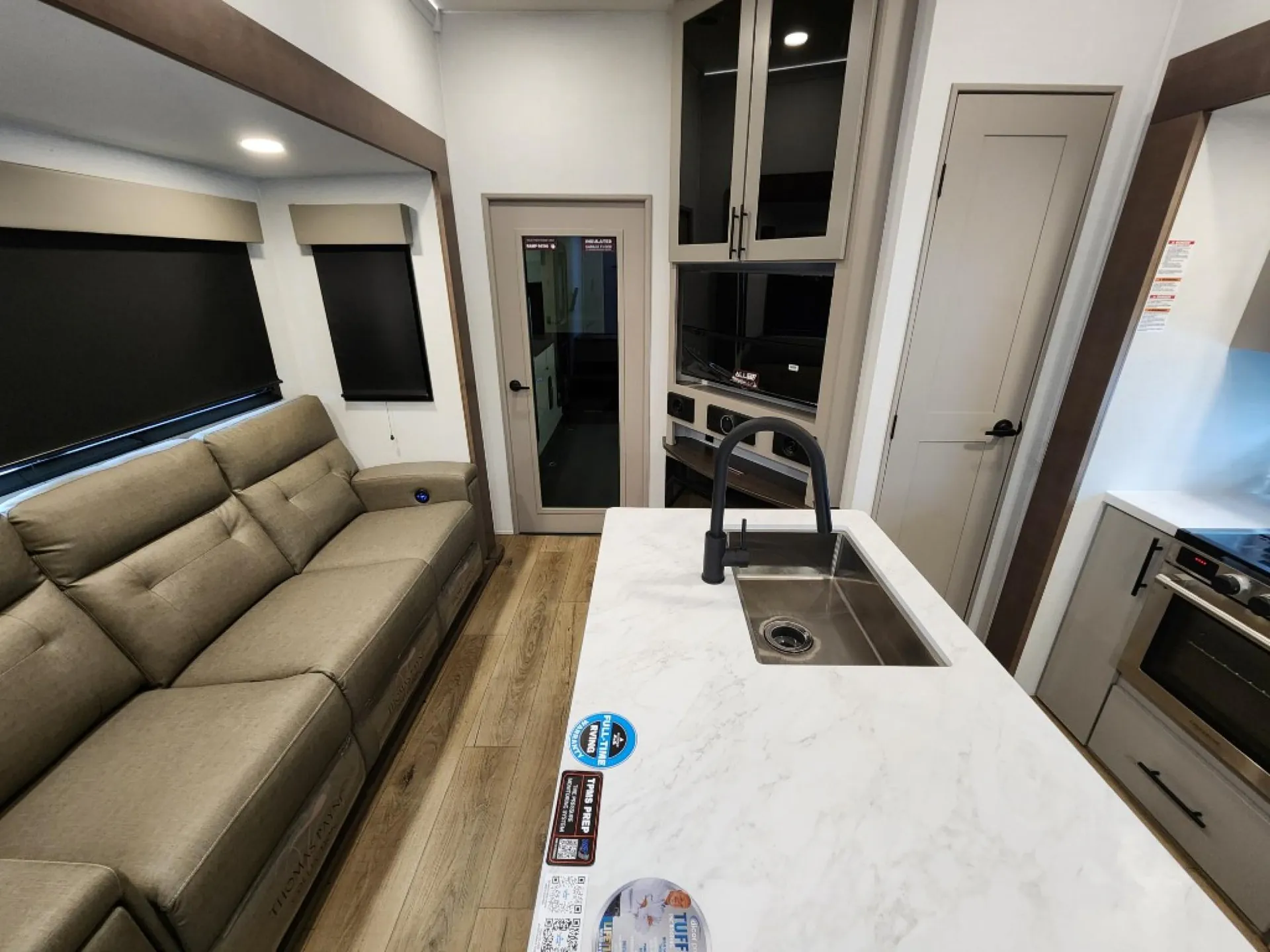 2026 Alliance RV Valor 32A10 - Photo 3