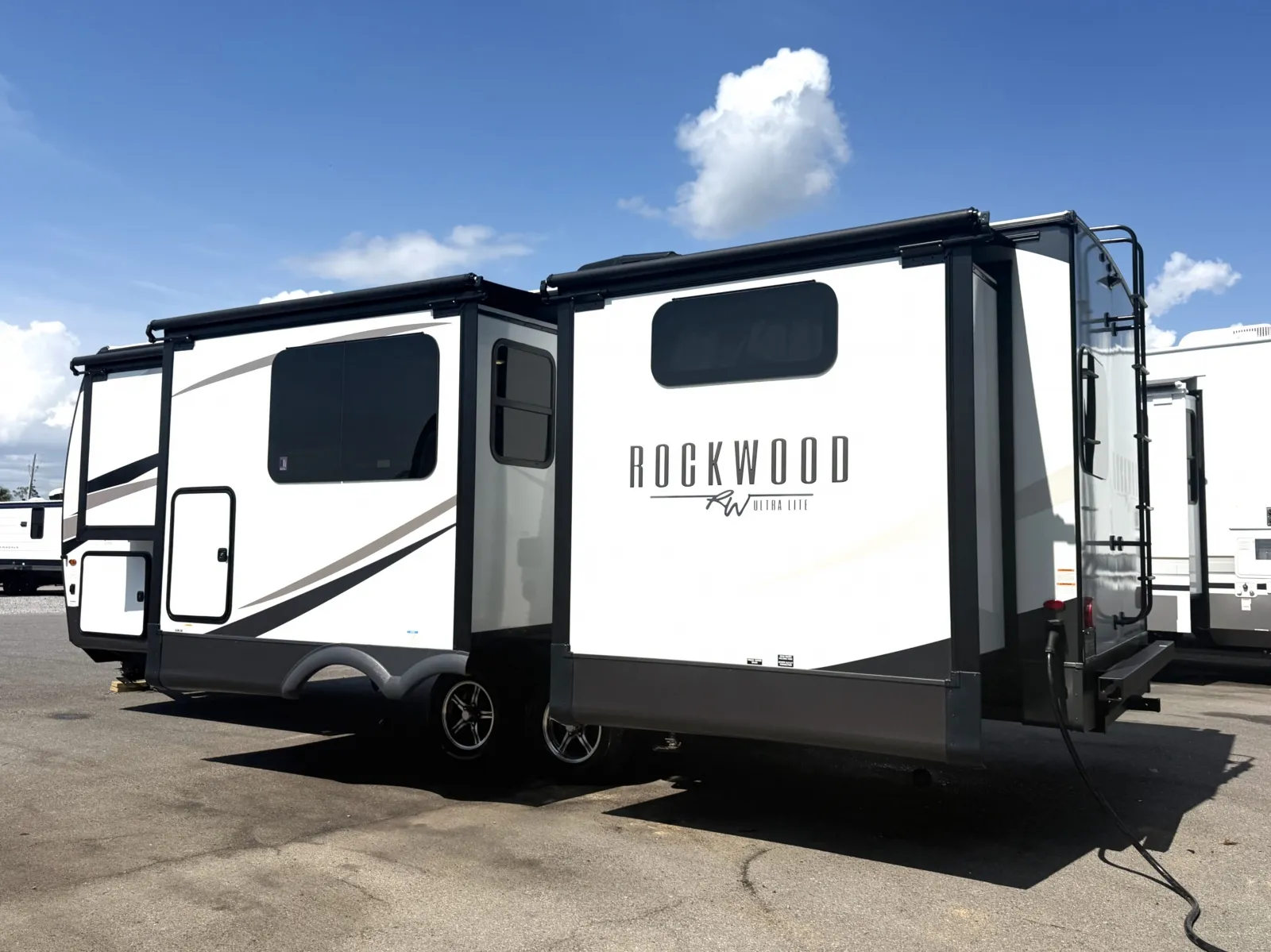 2025 Forest River Rockwood Ultra Lite 2616BH - Photo 3