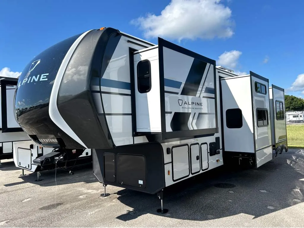 2026 Keystone Alpine Avalanche Edition 379MB - Photo 4