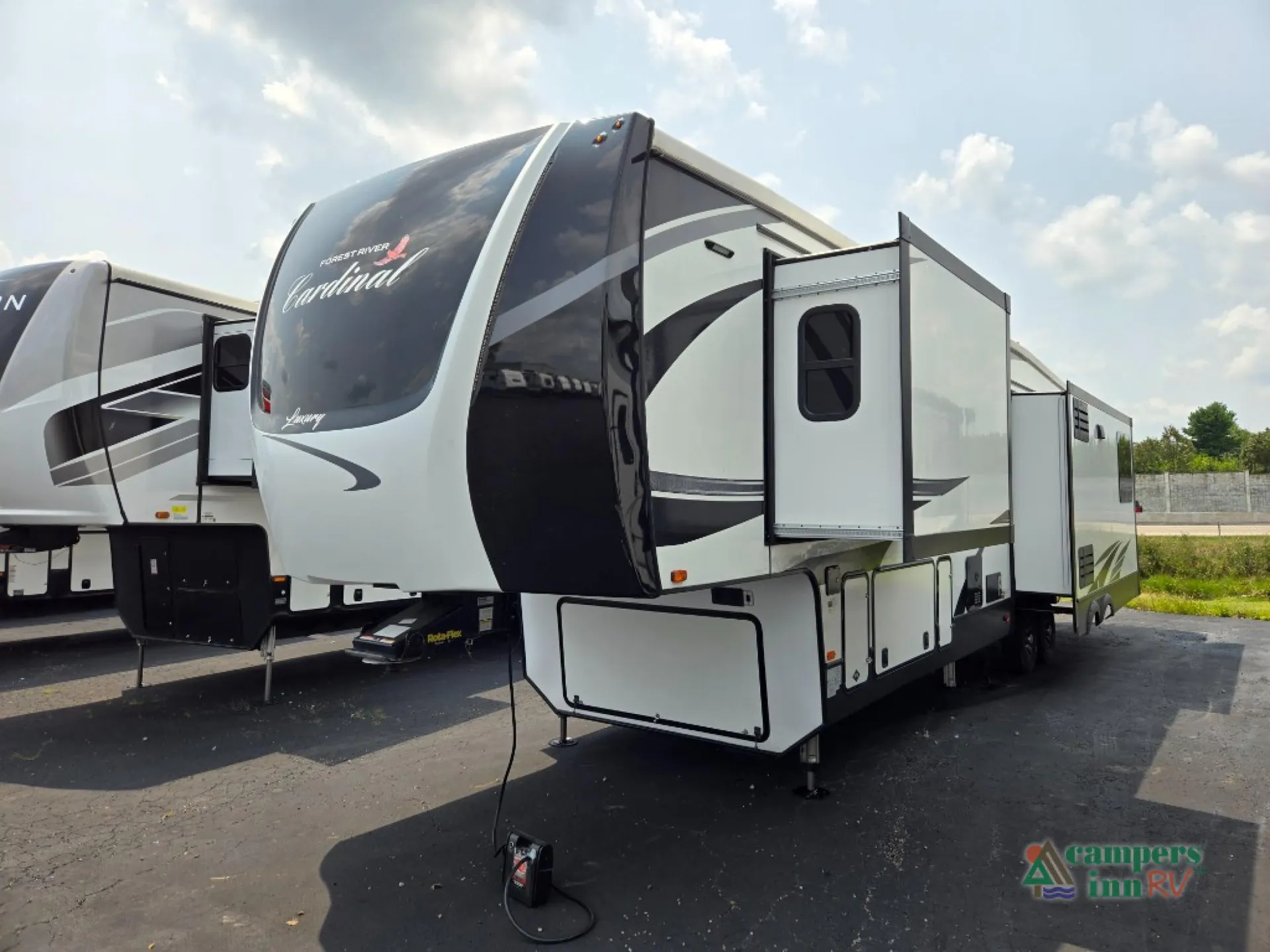 2021 Forest River Cardinal Luxury 345RLX - Photo 4