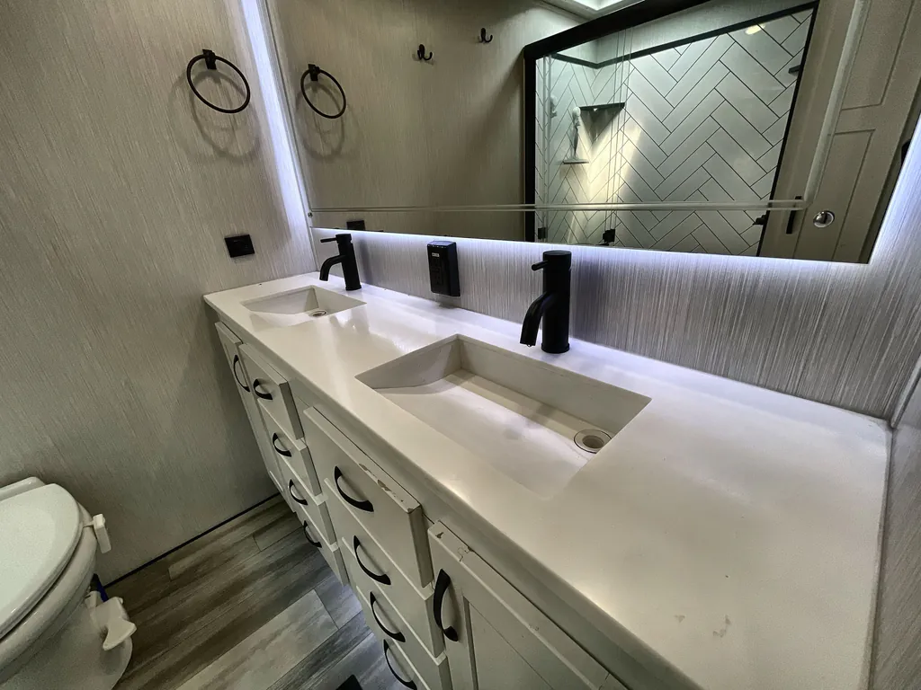 2022 Forest River Cedar Creek Champagne Edition 38EL, Photos photo 17