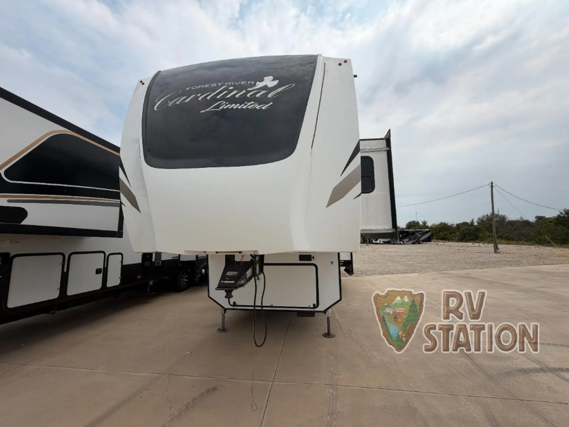 2021 Forest River Cardinal Limited 377MBLE - Photo 4