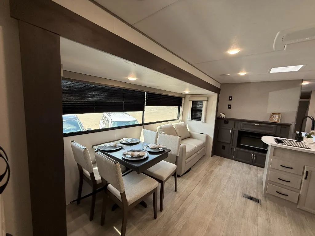 2027 Coachmen Catalina Legacy Edition 343BHTS (2 Queen Beds), Photos photo 60