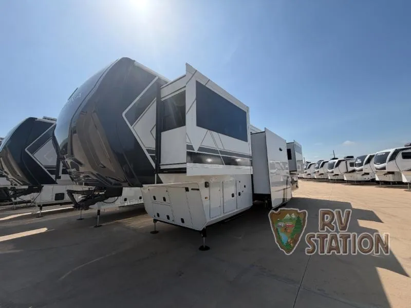 2027 Keystone Montana 3800FL - Photo 2