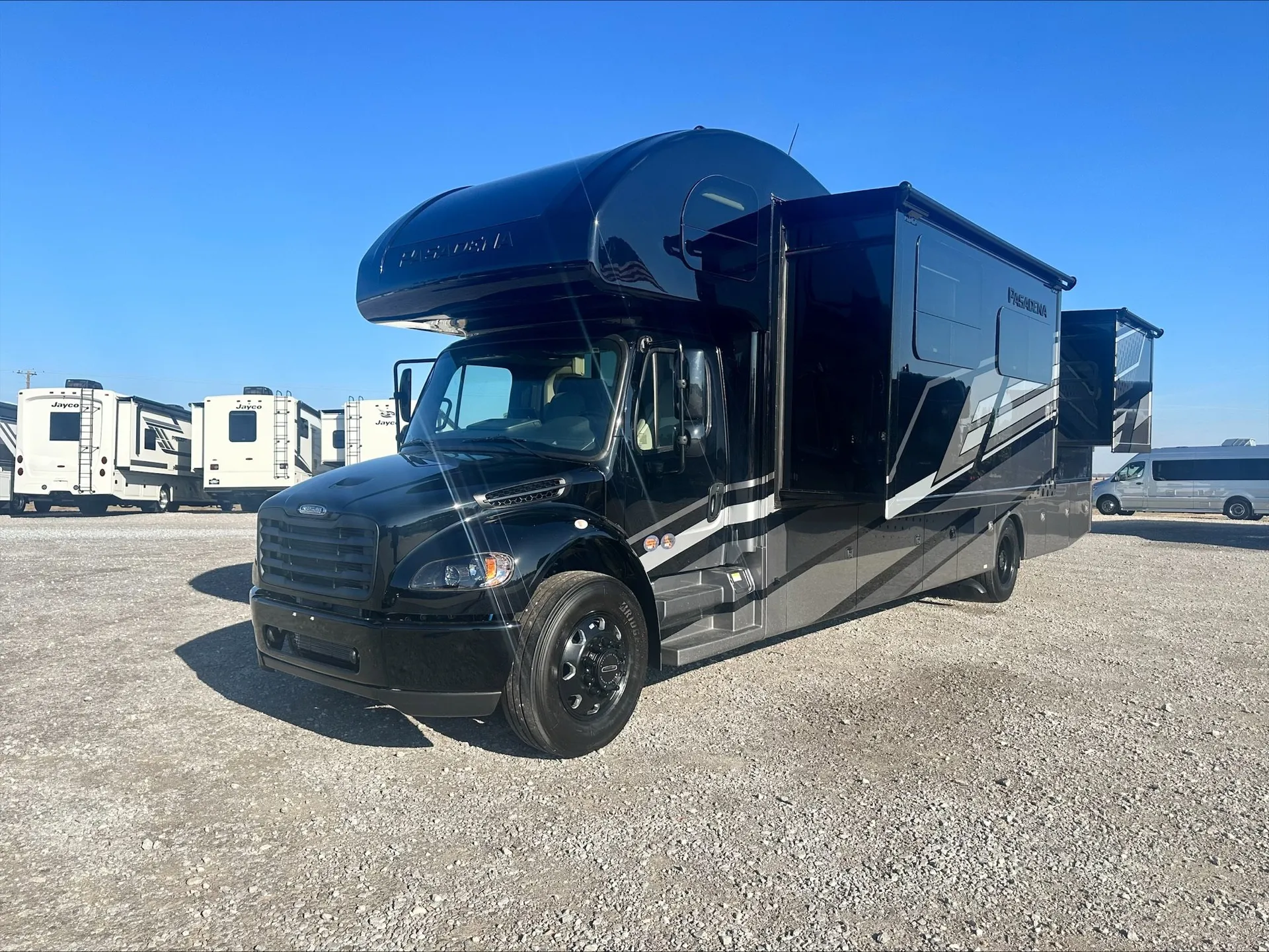 2026 Thor Motor Coach Pasadena 38FX - Photo 3