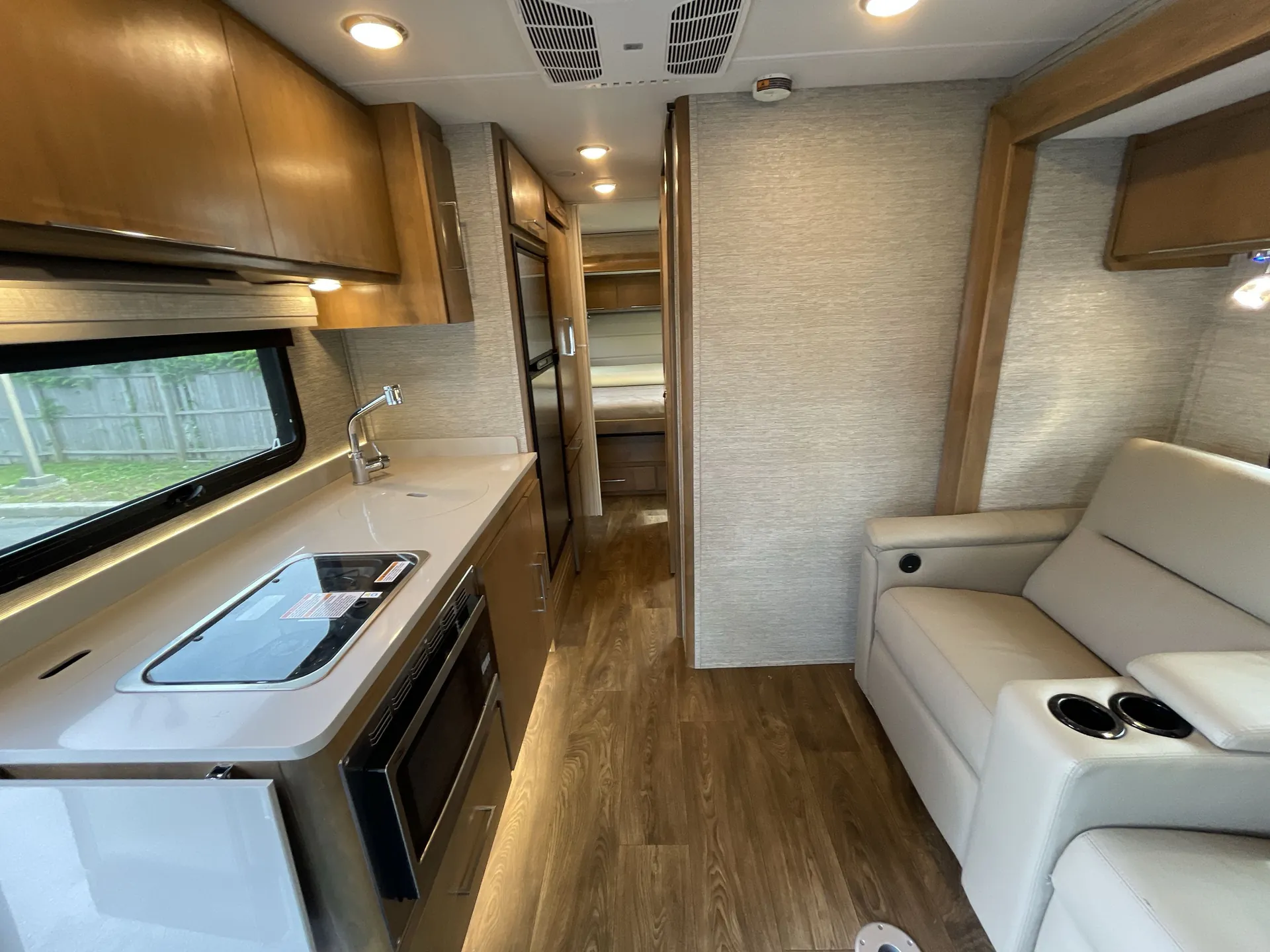 2020 Tiffin Wayfarer 25 QW — living area main
