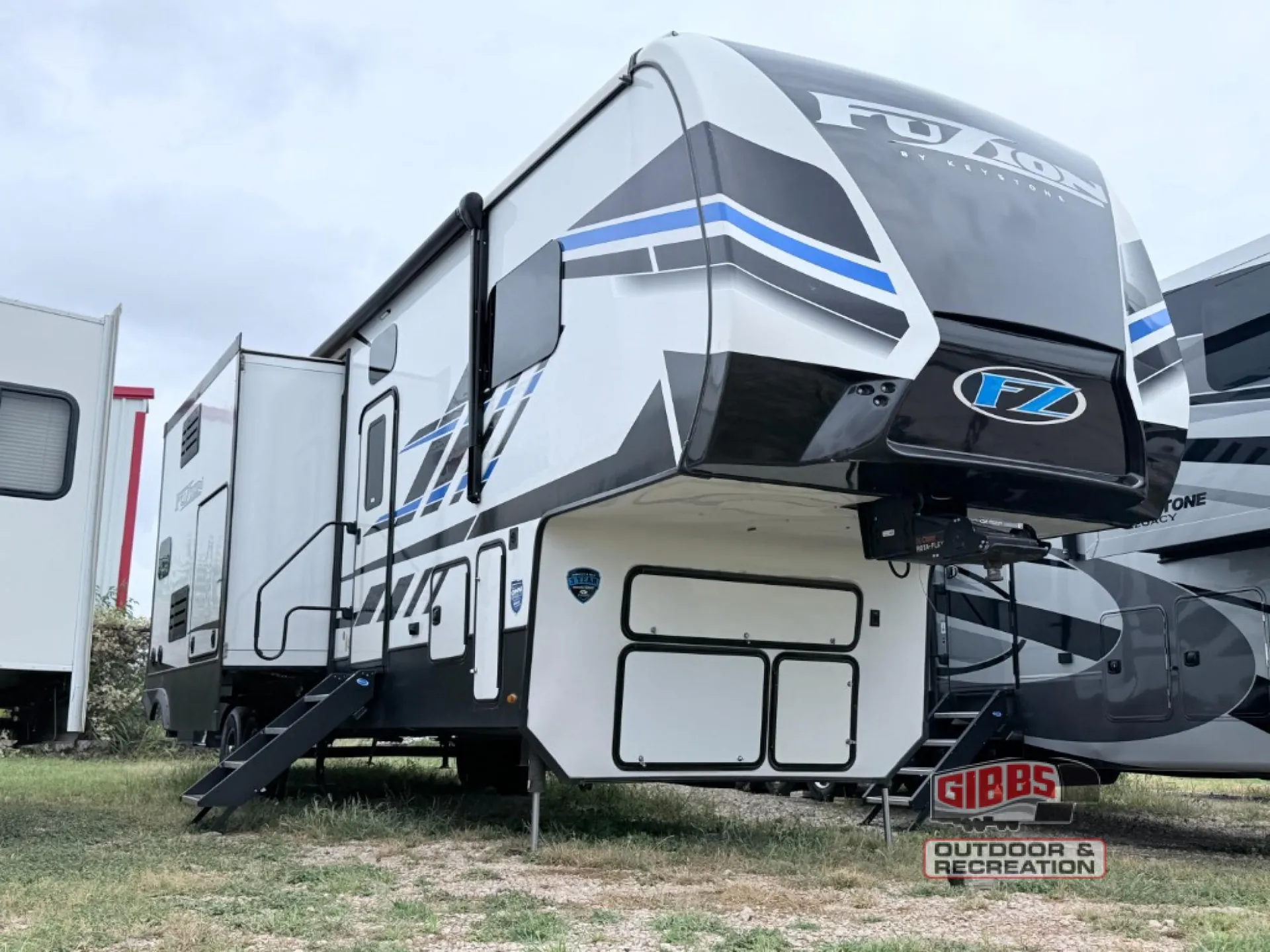 2022 Keystone Fuzion 379 - Photo 2