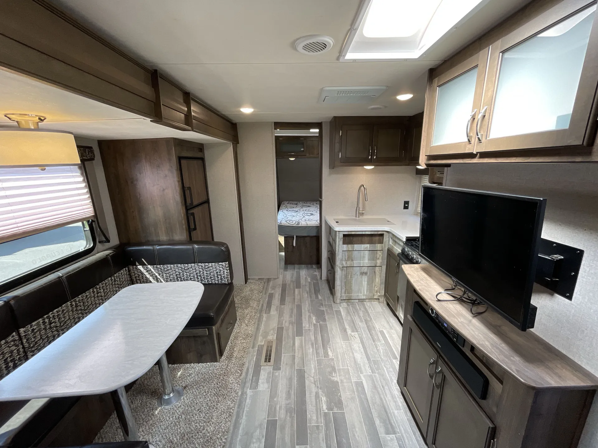 2018 Dutchmen Aerolite 2573BH — living area main