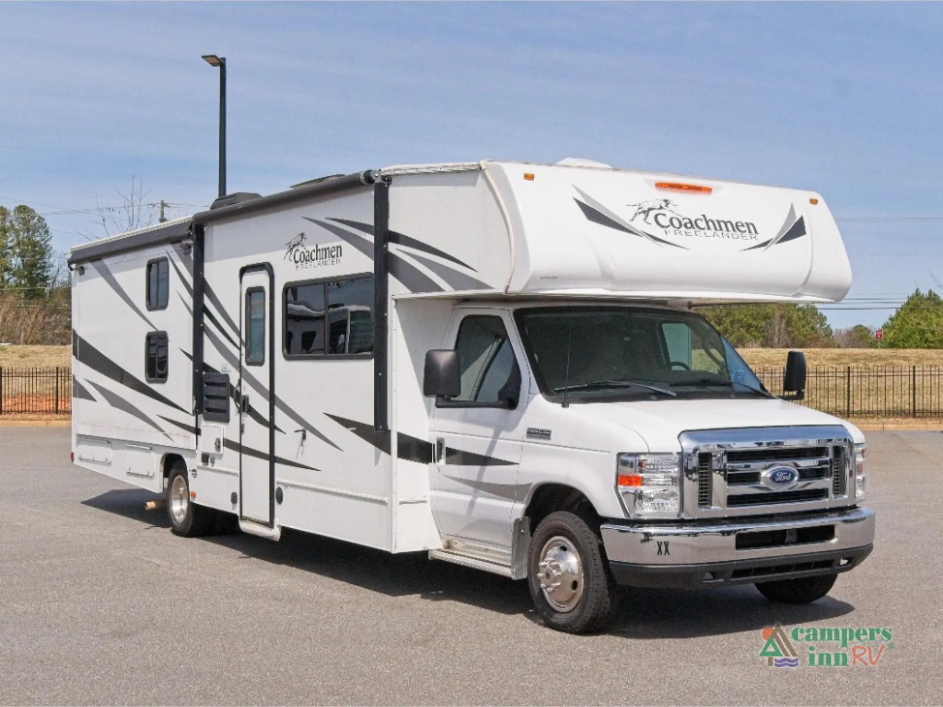 2021 Coachmen Freelander Premier 30BH - Photo 2