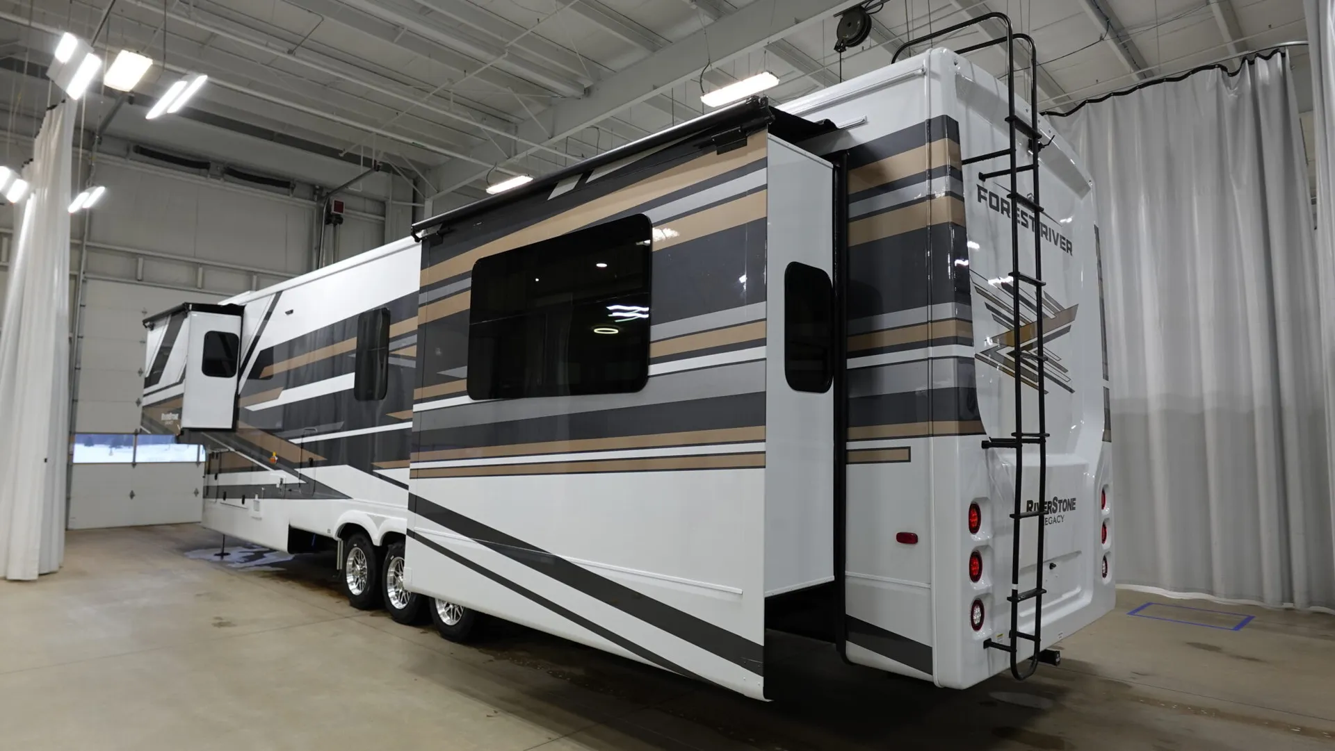 2026 Forest River Riverstone 420RE - Photo 4