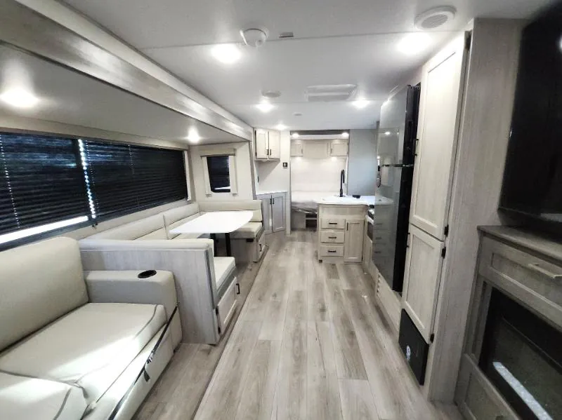 2026 Coachmen Catalina Legacy Edition 273DBHCK, Photos photo 3