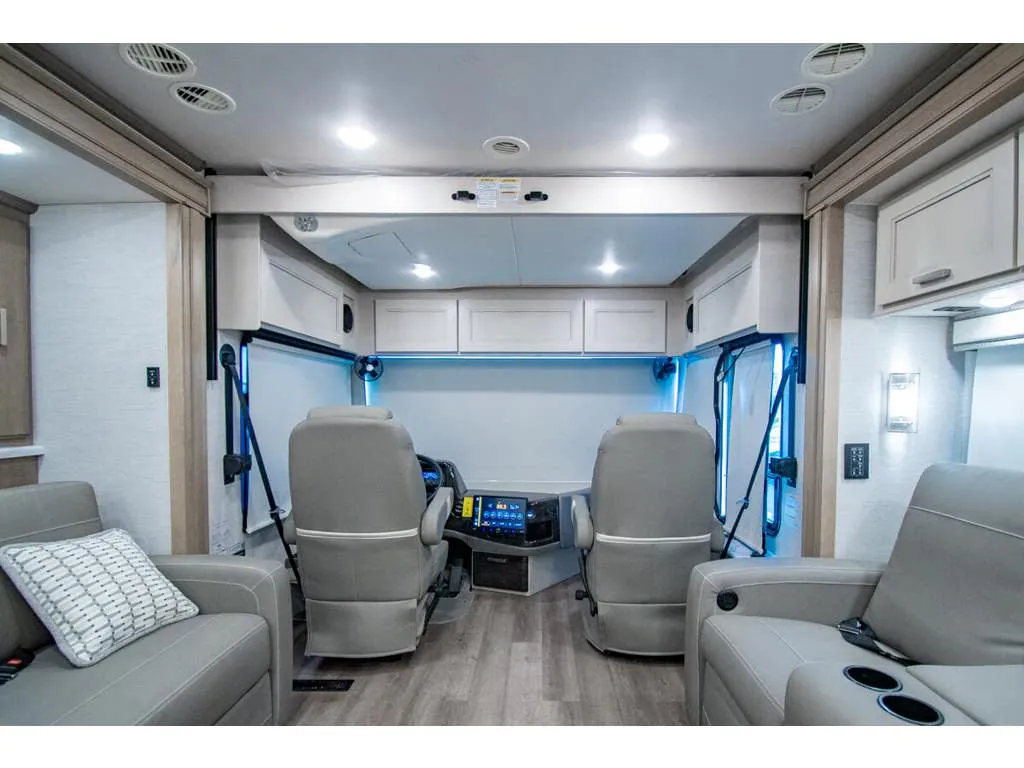 2026 Thor Motor Coach Riviera 38RB - Photo 4