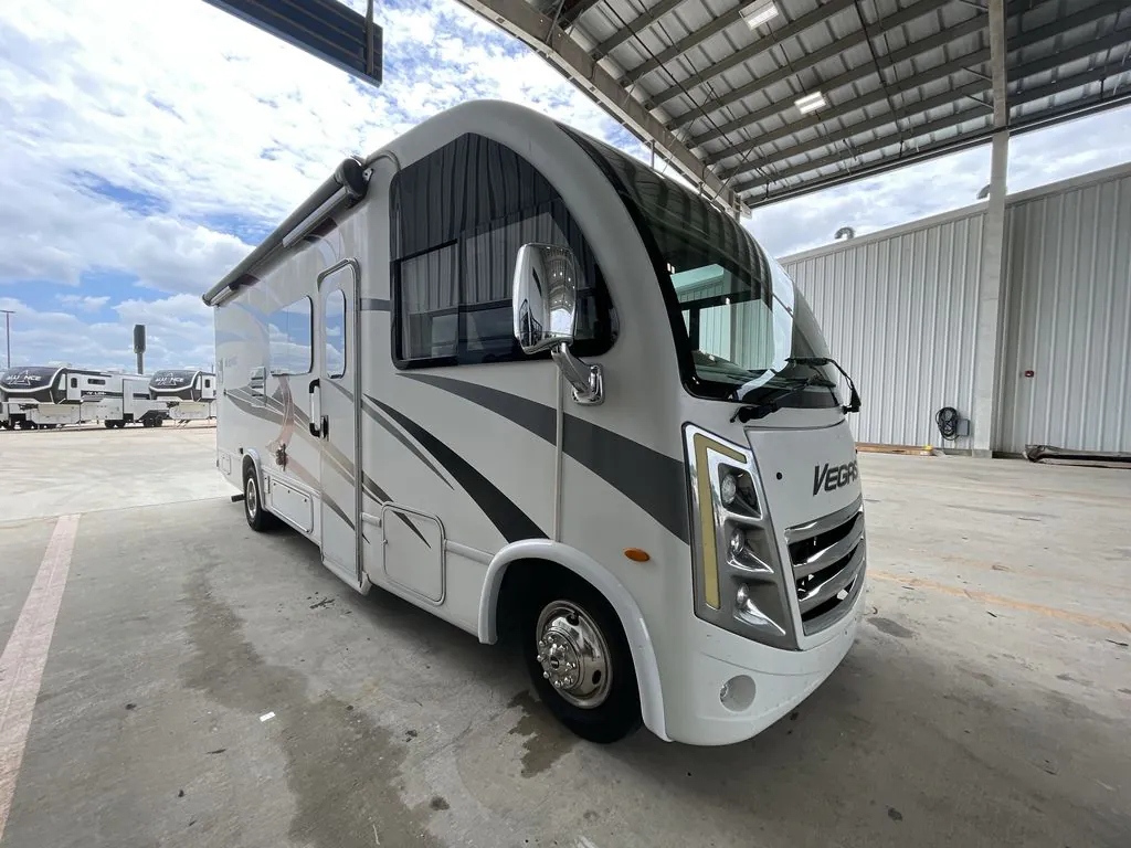 2023 Thor Motor Coach Vegas 24.4 - Photo 2