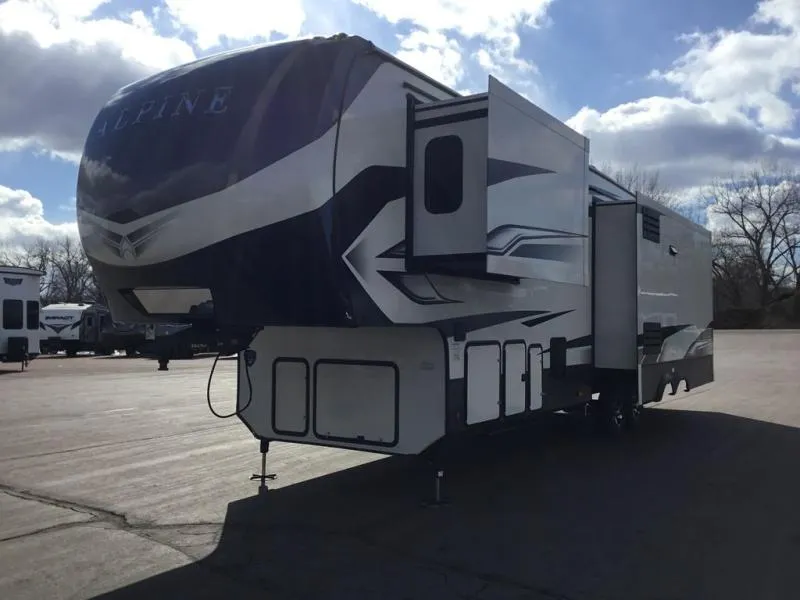 2022 Keystone Alpine 3220RL - Photo 3
